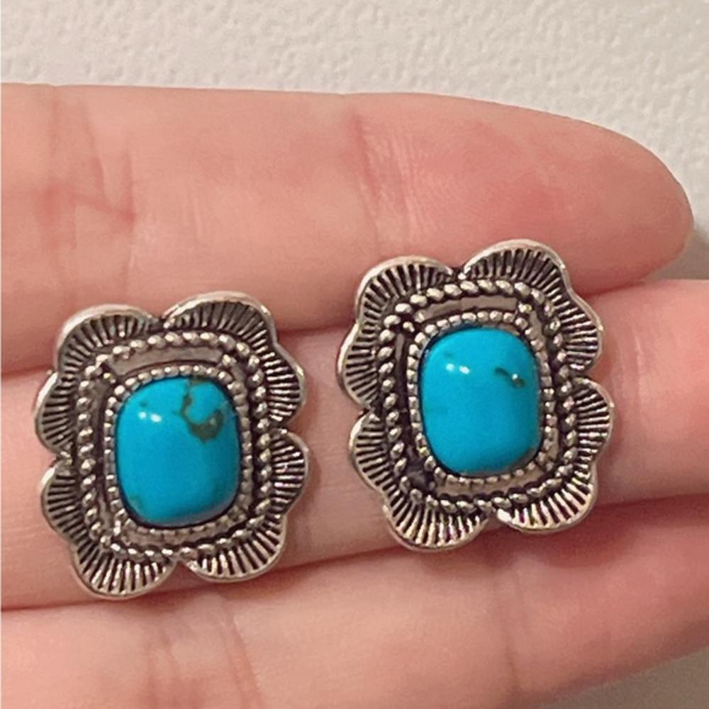 ❤️ 2 for 15❤️ Simulated turquoise ear studs